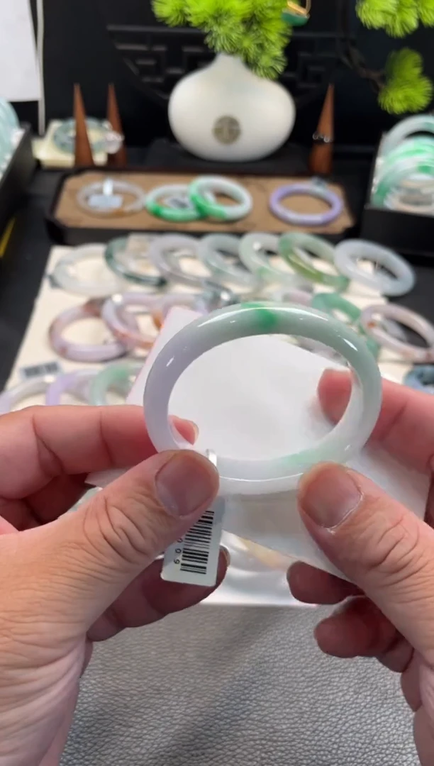 未镶嵌手镯翡翠180号 52贵妃