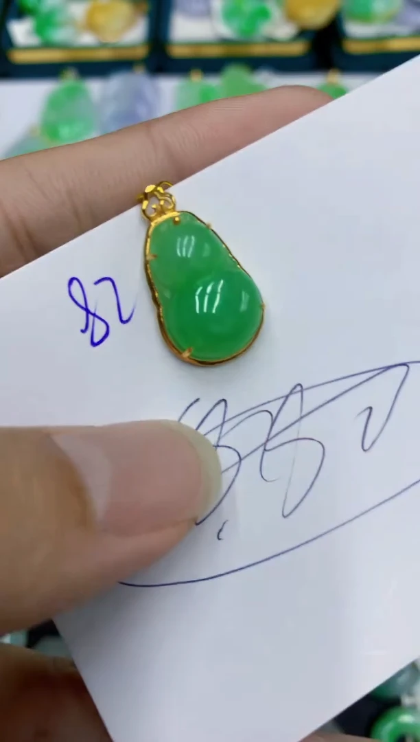 翡翠18K金镶嵌颈饰1111111111