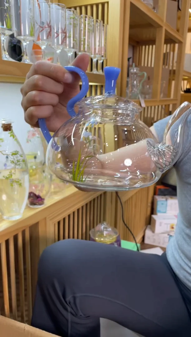 九河芙蕖壶蓝色兰花