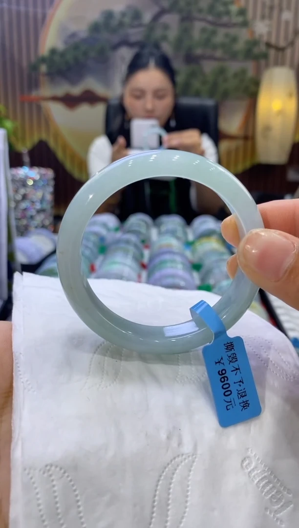 【闪购商品】翡翠手镯未镶嵌多人08772