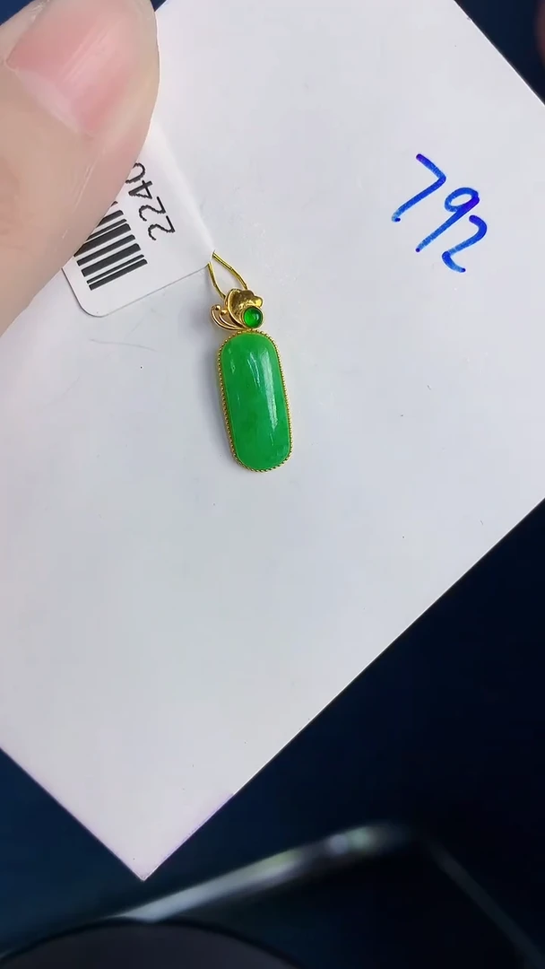 颈饰18K金镶嵌翡翠天然翡翠缅甸A货