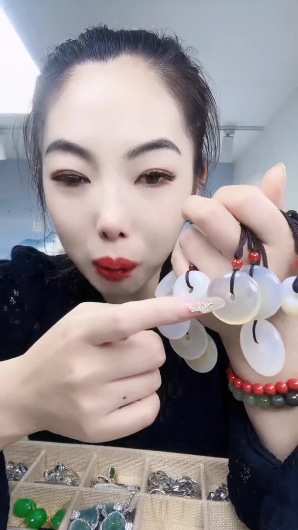 【闪购商品】玛瑙/玉髓颈饰未镶嵌白月光平安扣 随机一个