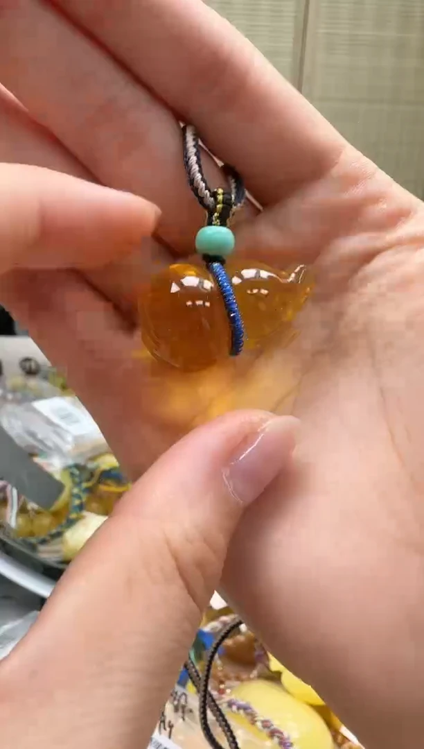 未镶嵌颈饰琥珀葫芦1