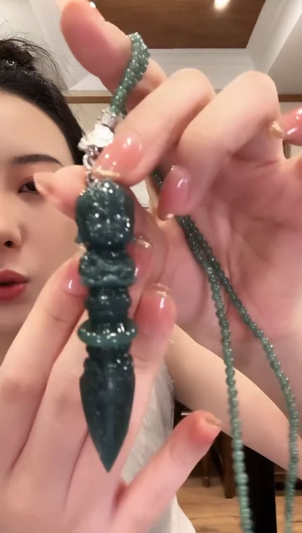 翡翠未镶嵌颈饰国风