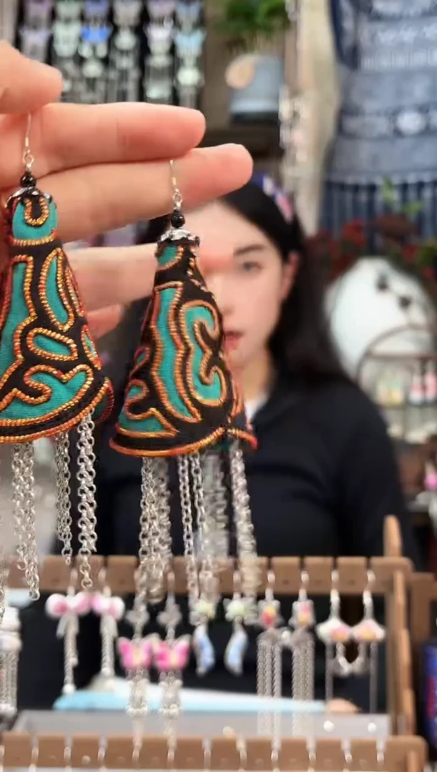 织绣民族风非遗老绣饰品509