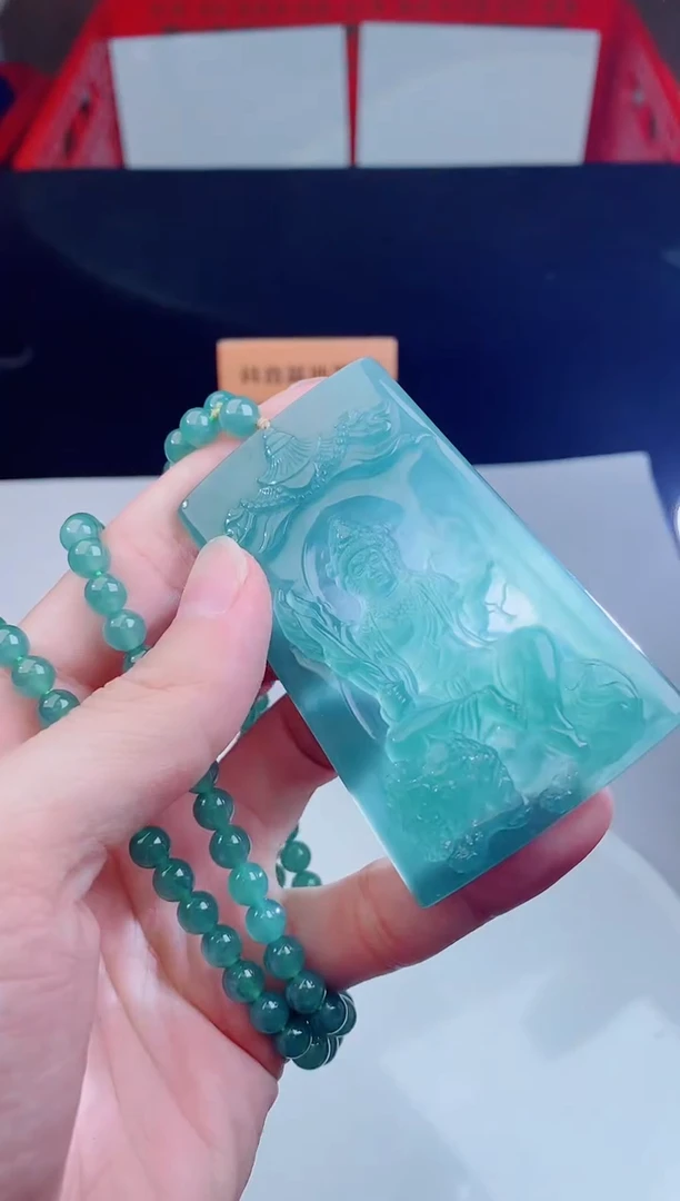 颈饰未镶嵌翡翠    ·