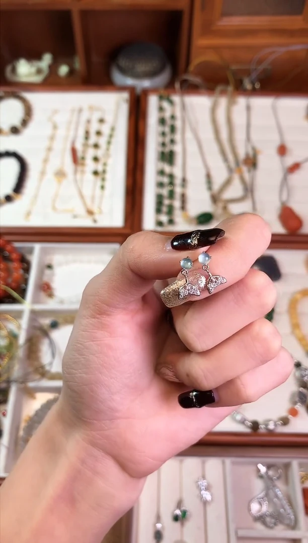 【闪购商品】翡翠耳钉银S925镶嵌蓝翡鱼尾耳钉一对