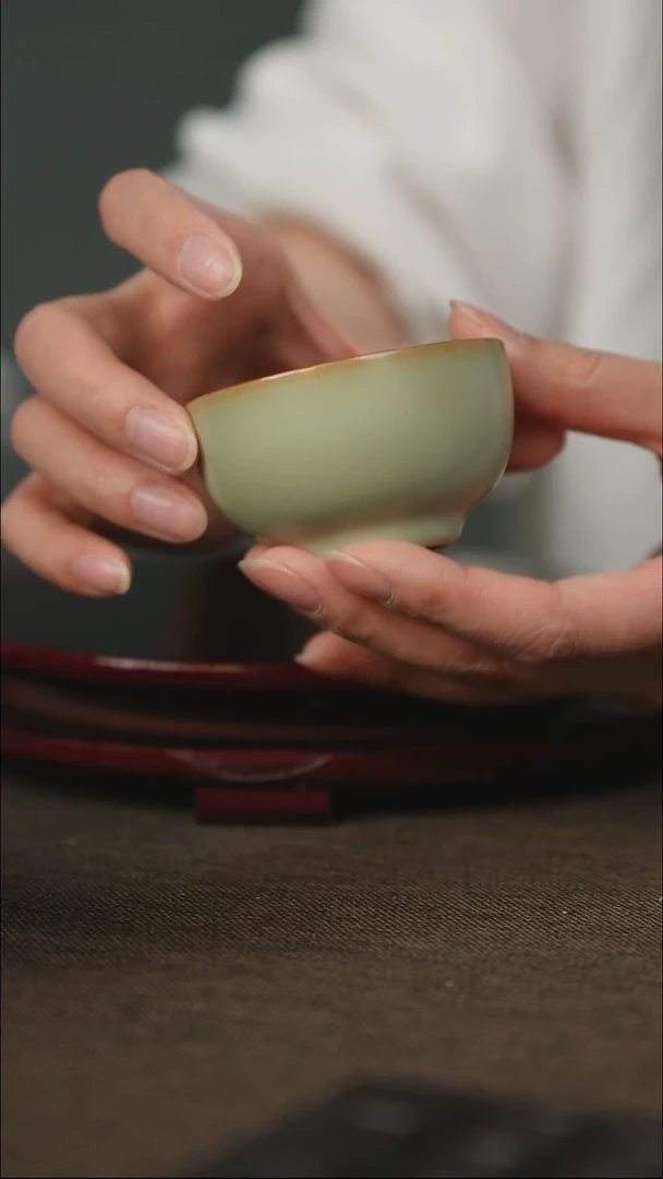 粉青 敛口杯 带底款