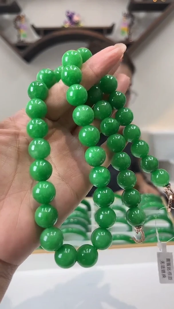 【闪购商品】砖雕闪42  辣阳绿项链