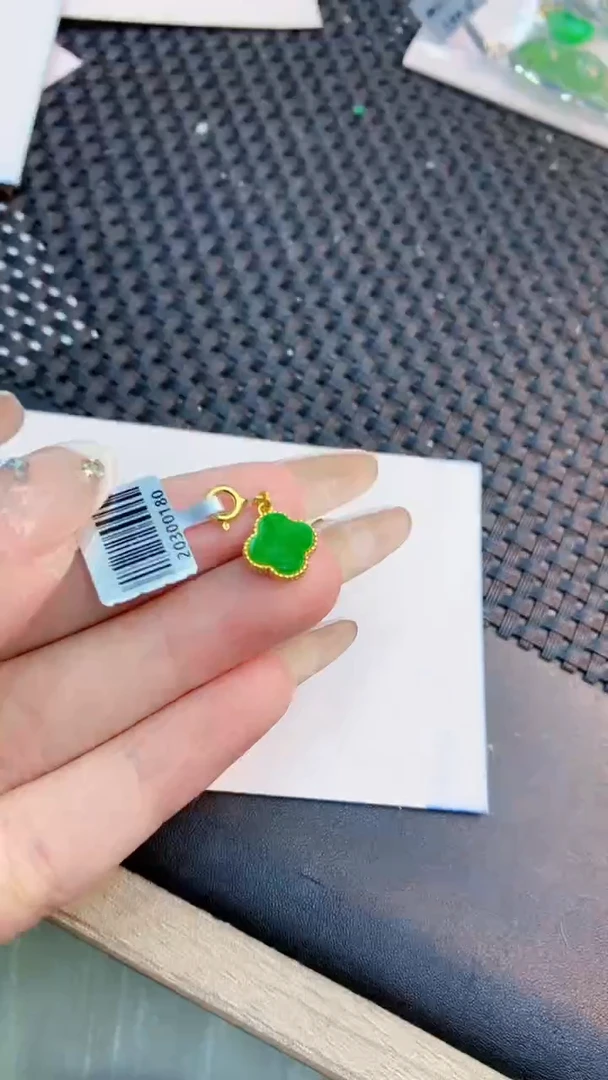 翡翠未镶嵌吊坠(不含链)1