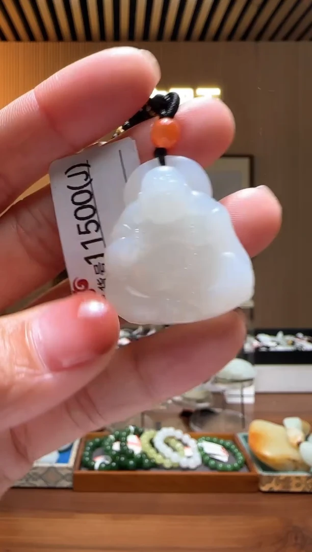 颈饰未镶嵌和田玉J