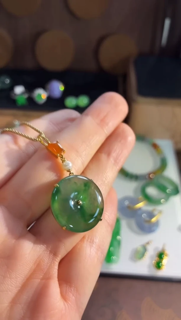 吊坠(不含链)18K金镶嵌翡翠吊坠