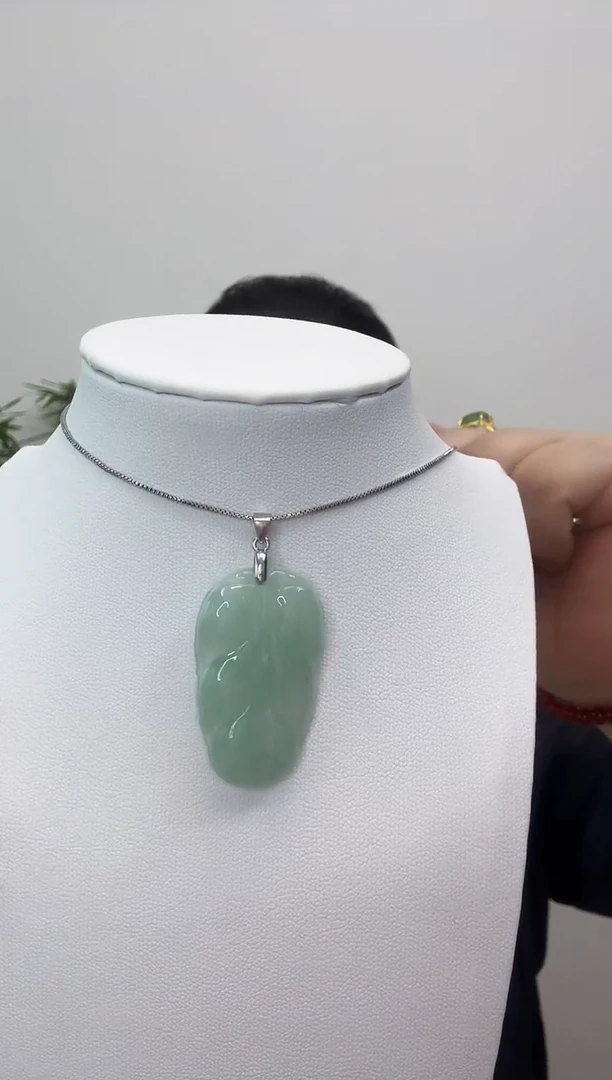 翡翠银S925镶嵌颈饰叶子赠合金链-微瑕