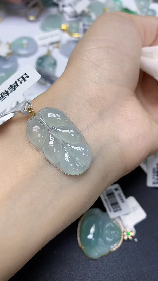 翡翠18K金镶嵌颈饰天然缅甸翡翠A货