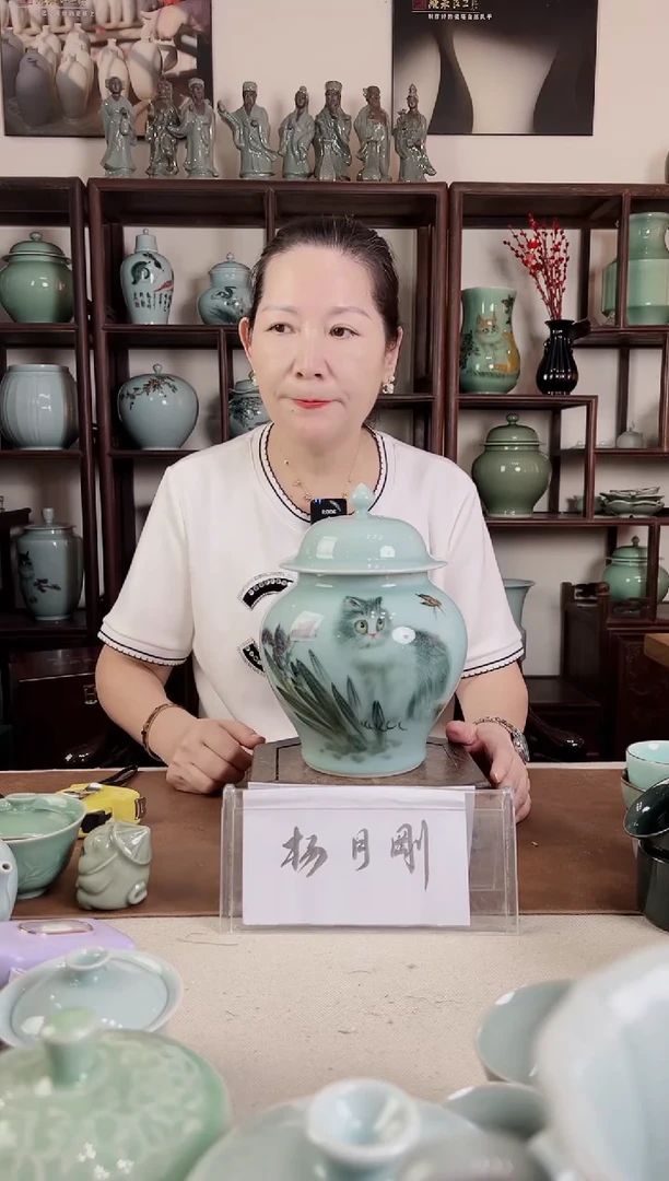 釉中彩 猫画 将军罐B