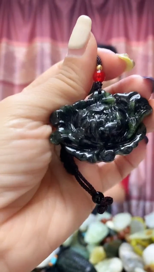 未镶嵌岫玉吊坠