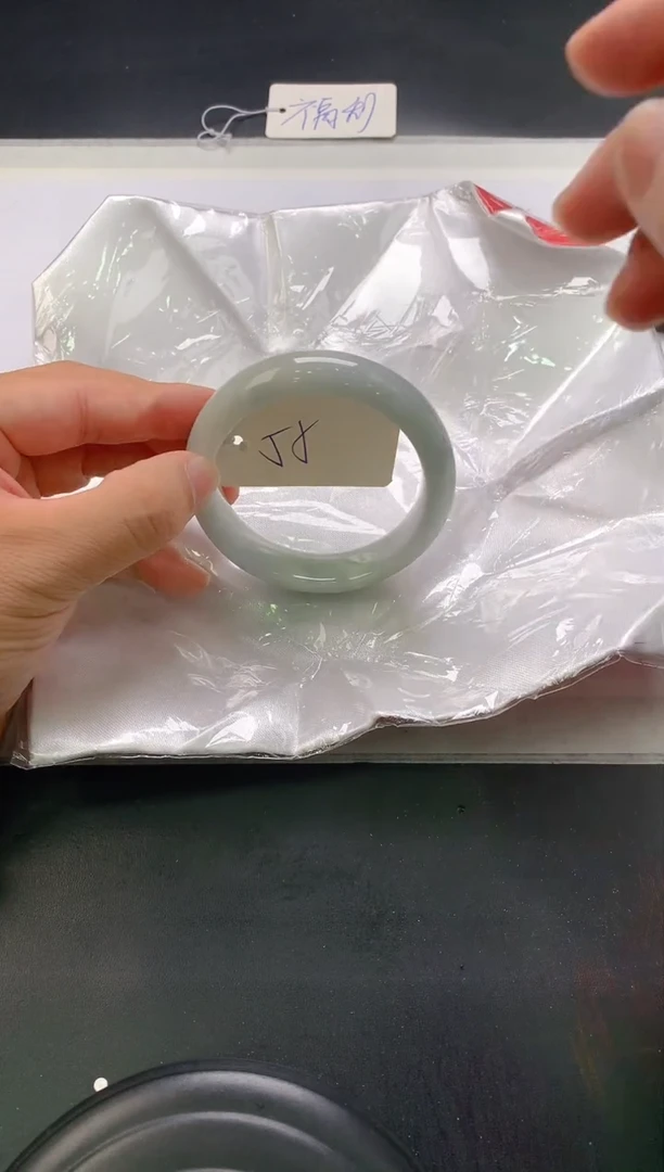 翡翠手镯未镶嵌136