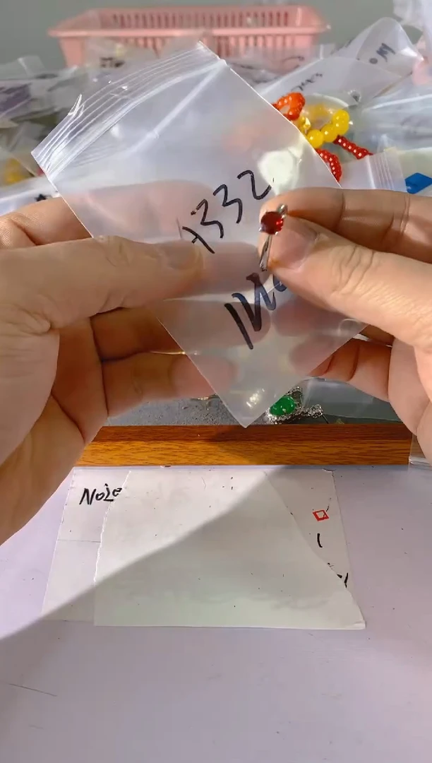 【闪购商品】水晶颈饰银S925镶嵌332红宝，蓝宝，多样性发一件赠链