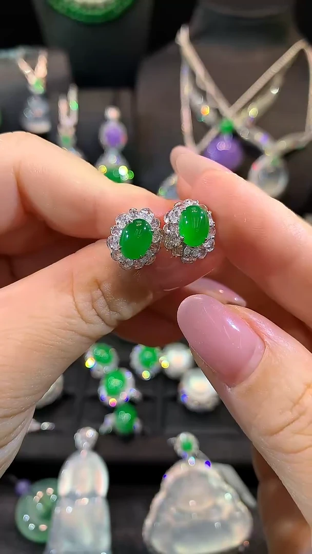 18K金镶嵌翡翠耳饰耳饰