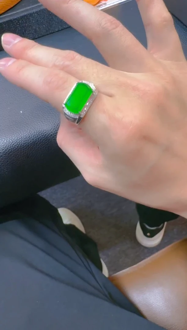 【闪购商品】翡翠戒指18K金镶嵌天然A货翡翠