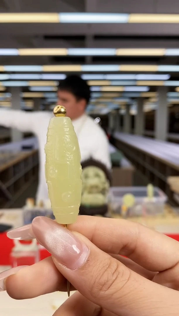 未镶嵌和田玉挂件闪购甘黄九眼约46mm