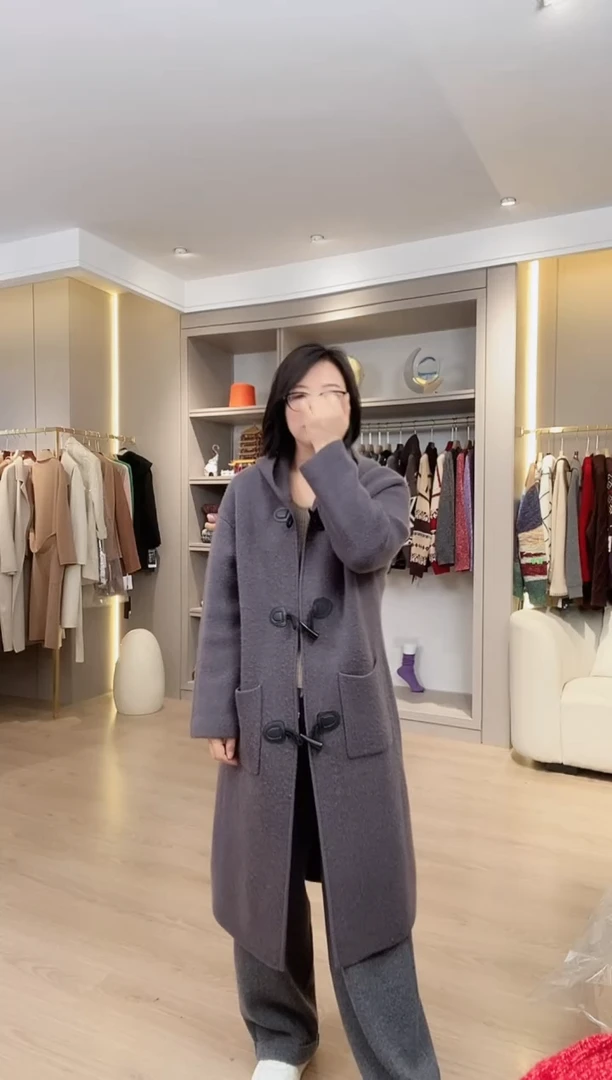 牛角扣连帽中长款大衣