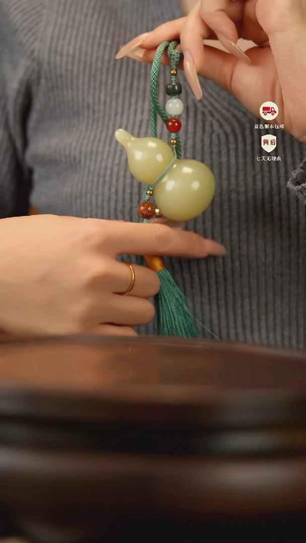 云南石竹叶青雕刻：福禄流苏挂件