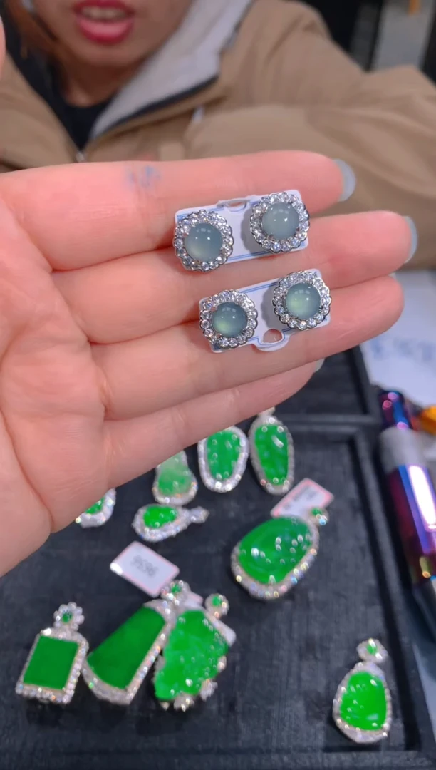 【闪购商品】定制翡翠未镶嵌80定制翡翠，多样性发货（发其一）