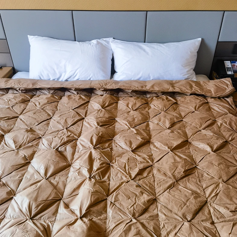 热销冬季家用羽绒被高端充绒加厚蓬松冬被舒适保暖保暖神器