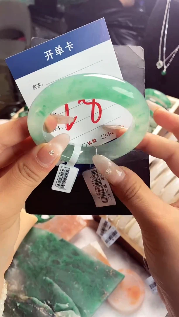 未镶嵌手镯石英质玉（非洲翠）57