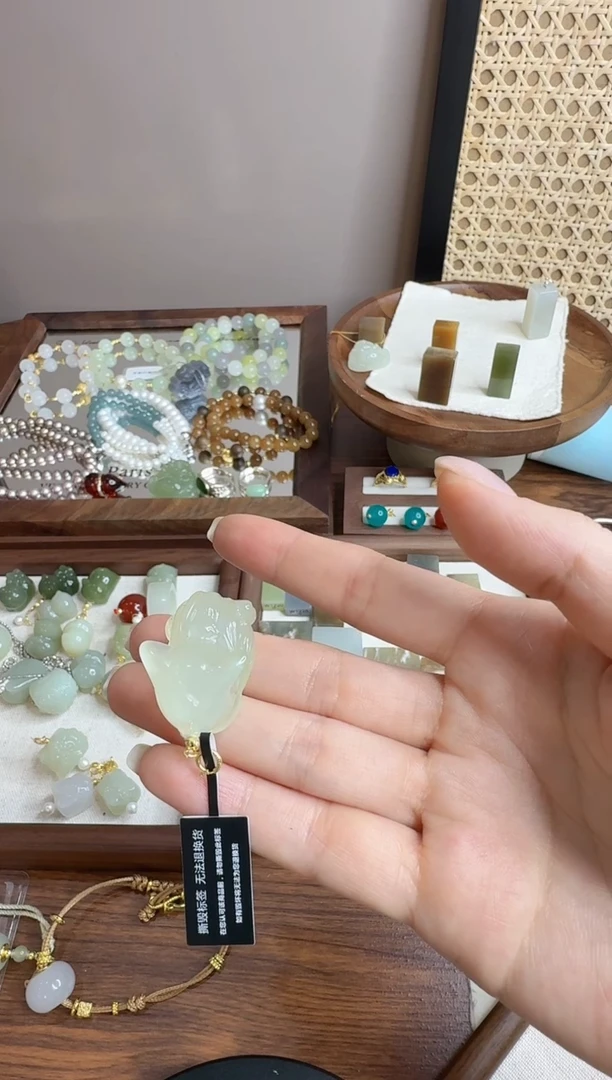 未镶嵌蛇纹石玉吊坠(不含链)岫玉九尾