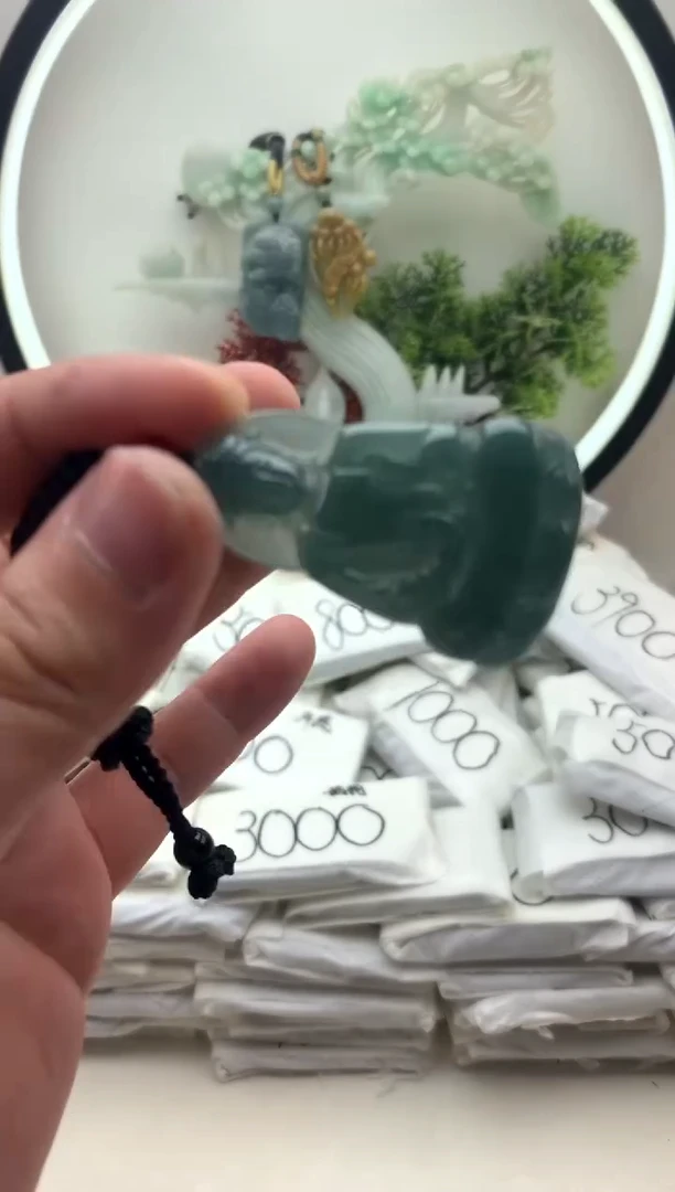 颈饰未镶嵌翡翠素衣