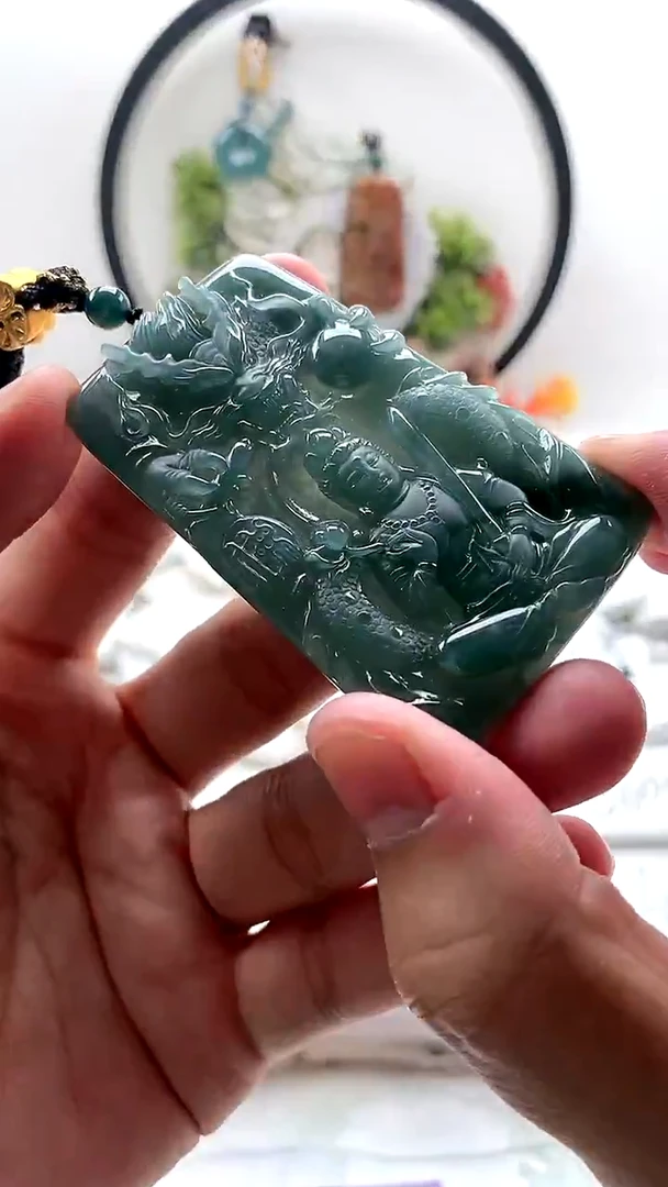 颈饰未镶嵌翡翠虚空藏