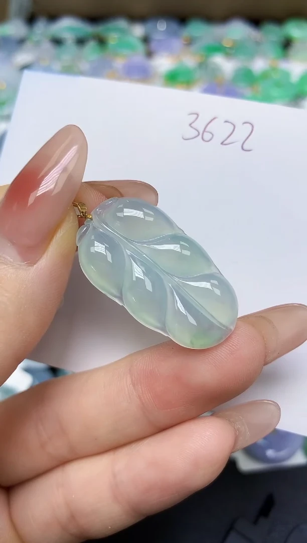 翡翠18K金镶嵌颈饰 天然缅甸翡翠A货