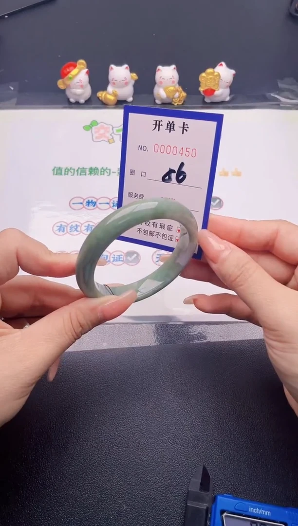 翡翠手镯未镶嵌翡翠手镯未镶嵌