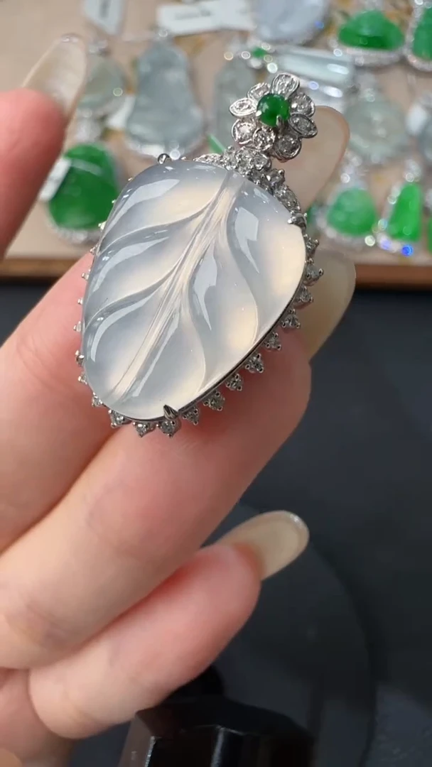 【闪购商品】翡翠吊坠(不含链)18K金镶嵌33