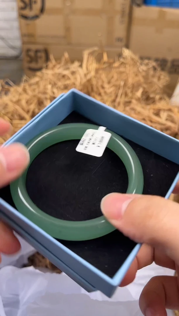 未镶嵌手镯石英质玉编码d582