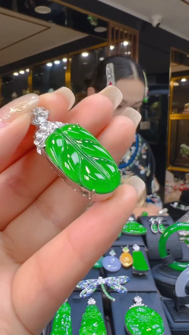 吊坠(赠链)银S925镶嵌翡翠058（多样性发其一）