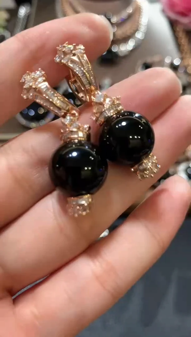 18K金镶嵌翡翠耳饰萌***行m98