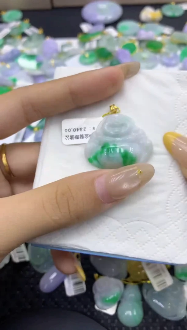 颈饰18K金镶嵌翡翠天然缅甸翡翠A货