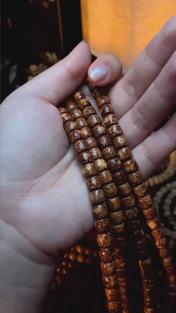 吊坠星月菩提精工级浅珀直切8*7长串（B）