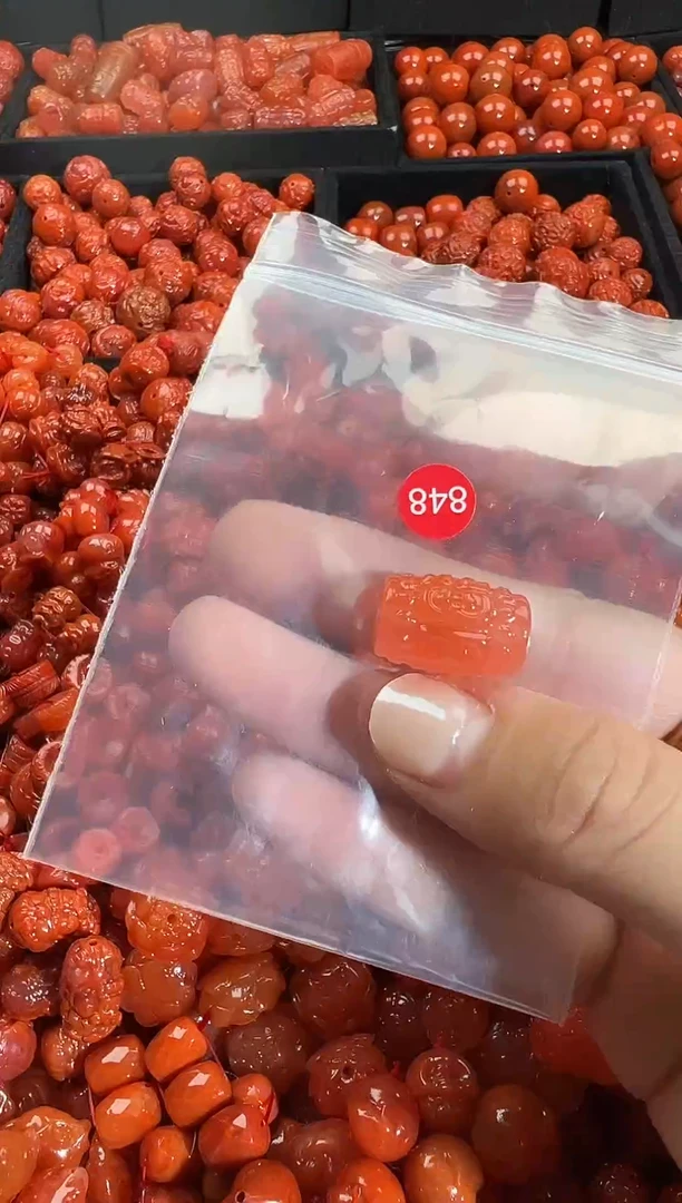 颈饰未镶嵌南红玛瑙1