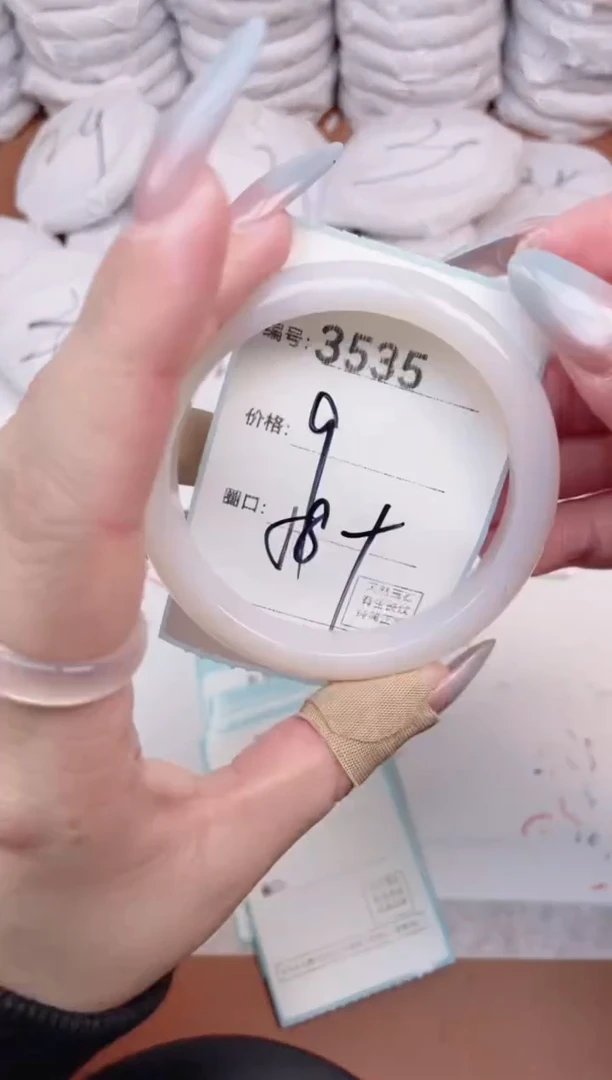 【闪购商品】玛瑙/玉髓手镯未镶嵌3535