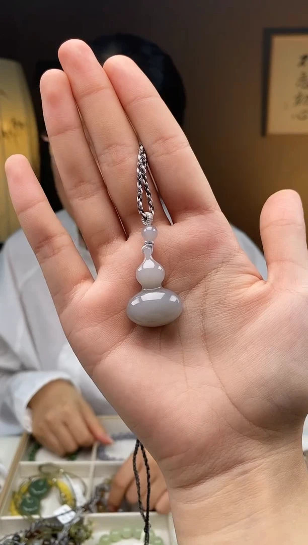 颈饰未镶嵌和田玉30烟紫葫芦