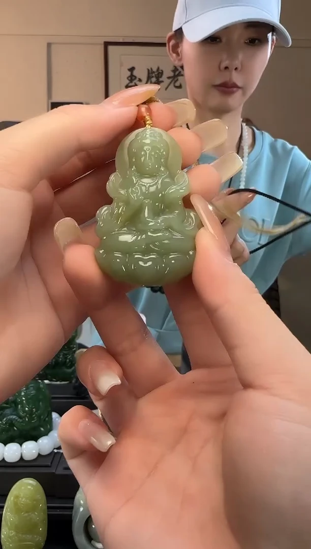 颈饰未镶嵌和田玉青黄口观音吊坠