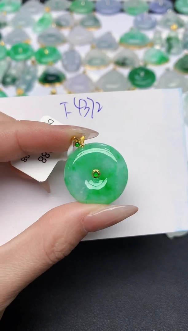 颈饰18K金镶嵌翡翠天然缅甸A货翡翠百元以上9元证书费自理