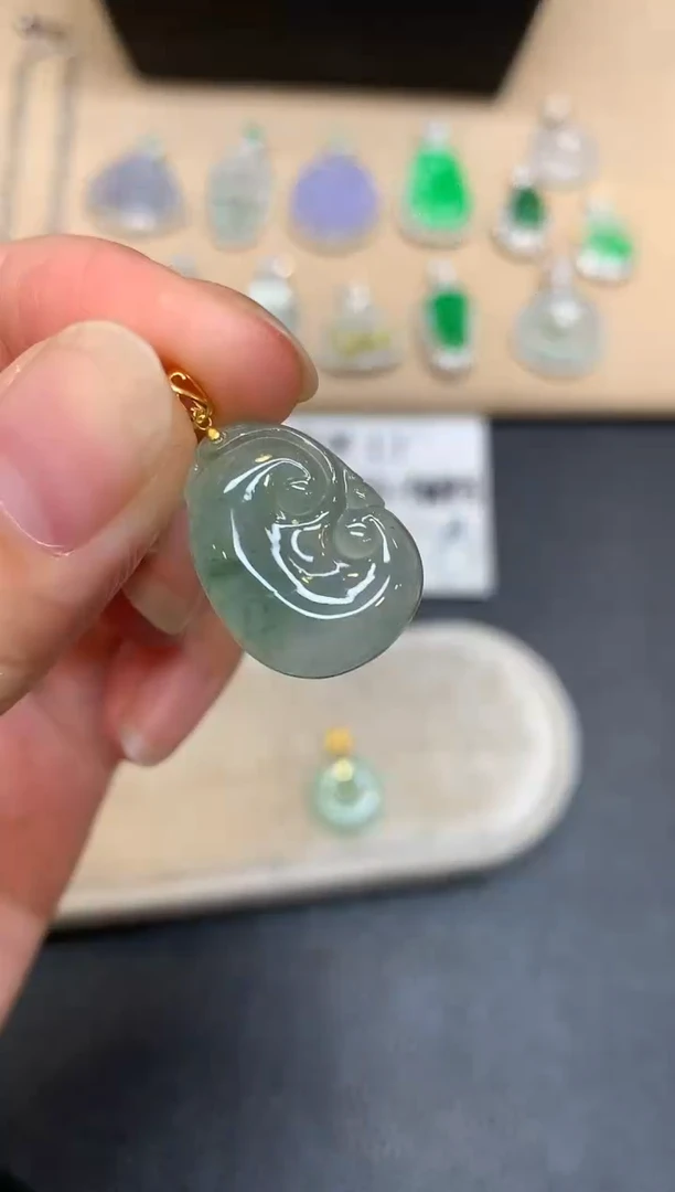 颈饰18K金镶嵌翡翠如意【无服务费