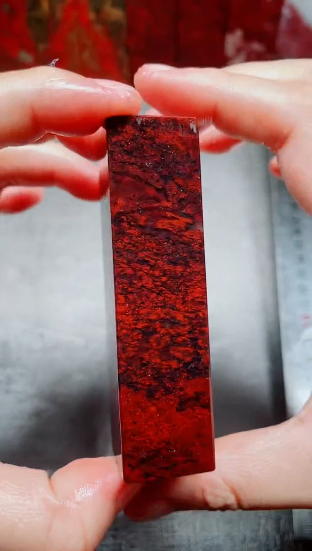 玉佳****店桂林鸡血玉素章2.0左右红5