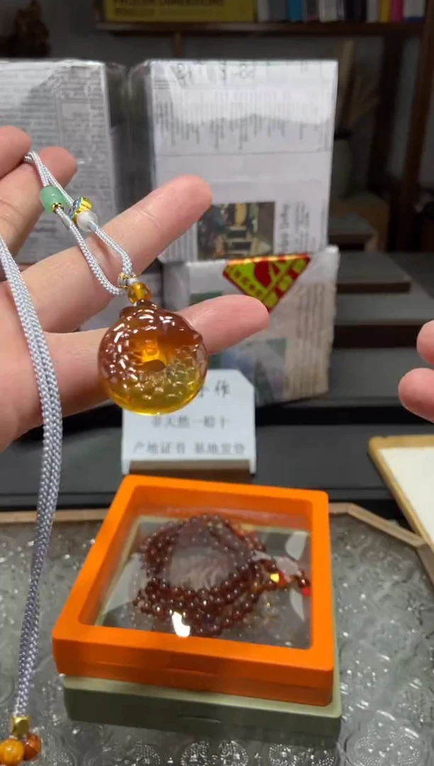 琥珀颈饰未镶嵌龙宝