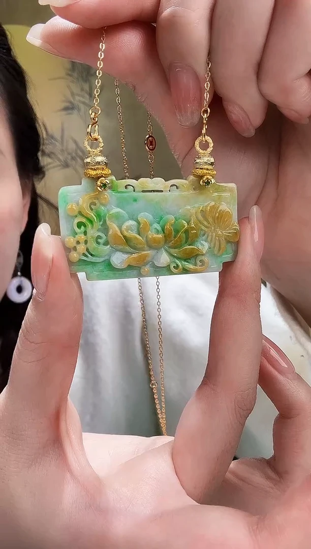 颈饰未镶嵌翡翠吊坠